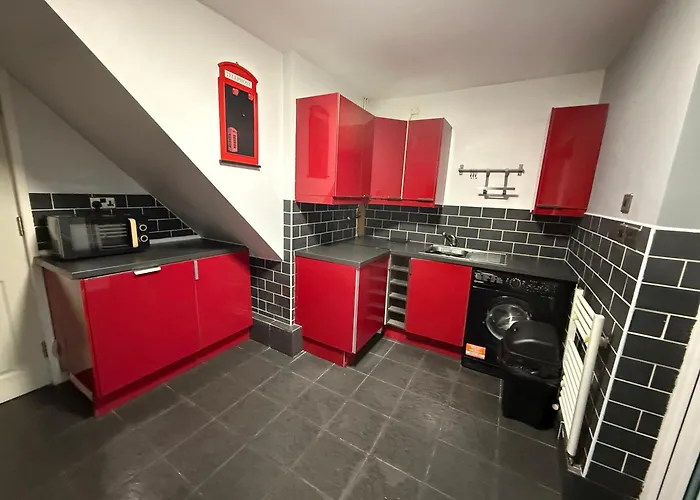 Charming 3Br House - Wifi Parking Pet Friendly