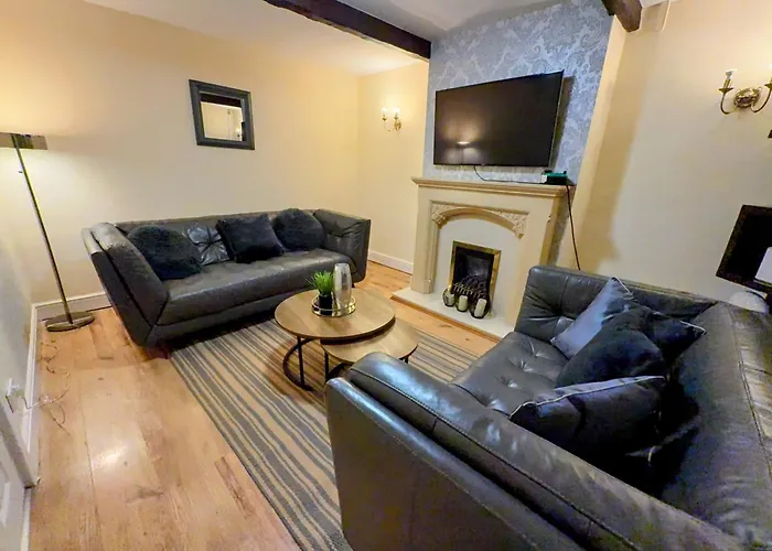 Charming 3Br House - Wifi Parking Pet Friendly