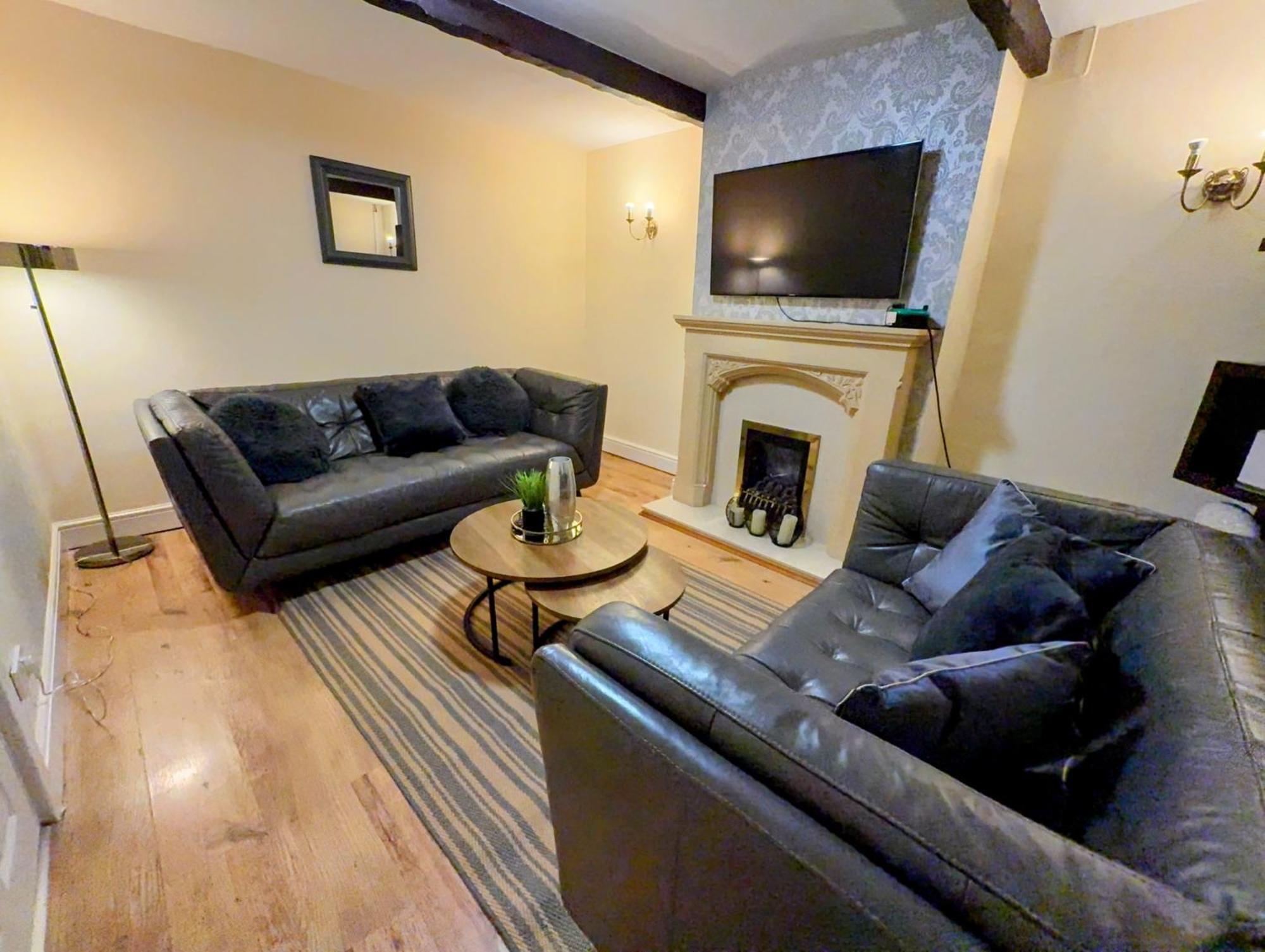Charming 3br House - Wifi Parking Pet Friendly Dudley